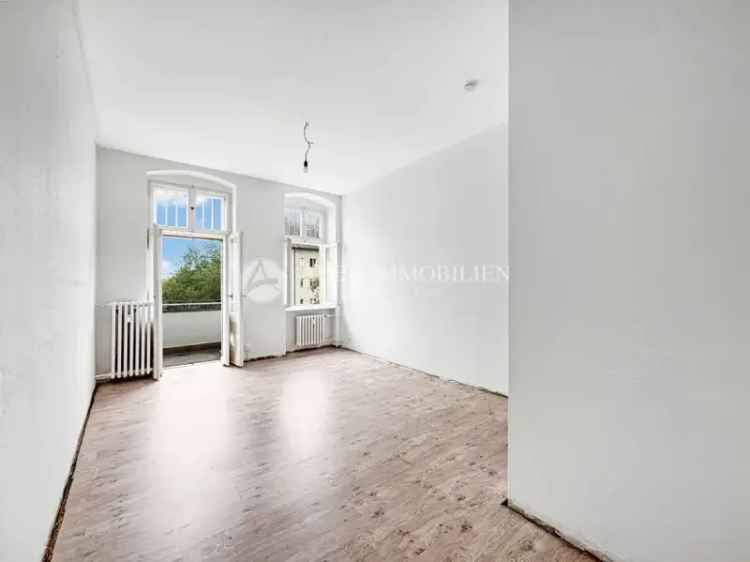 3-Zimmer-Wohnung mit Balkon! Renovierungsbedürftig