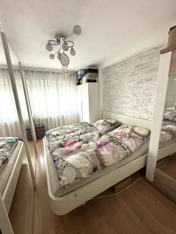Zweizimmerwohnung zentral in Stuttgart Mitte, renoviert und sofortiger Einzug möglich