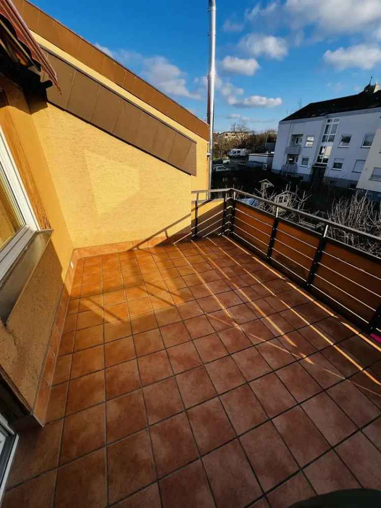 Sonnige 4 5 Zimmer Wohnung WG geeignet Dachgeschoss Balkon Keller