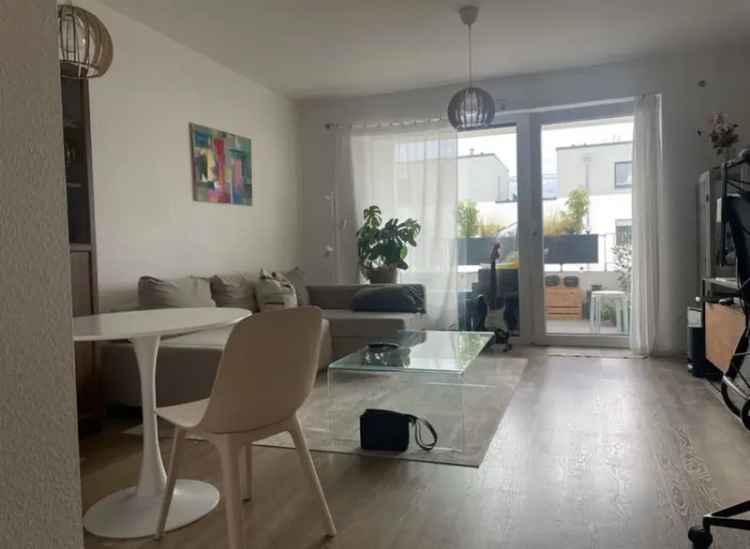 Moderne 2 Zimmer Wohnung kaufen in Düsseldorf Rath mit Balkon und Aufzug