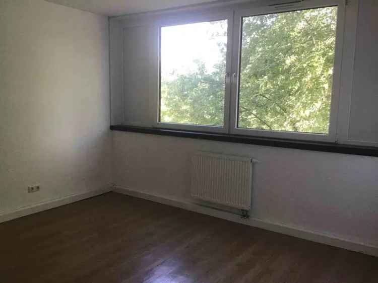 Weitläufige 3-Zimmer-Wohnung mit Balkon!