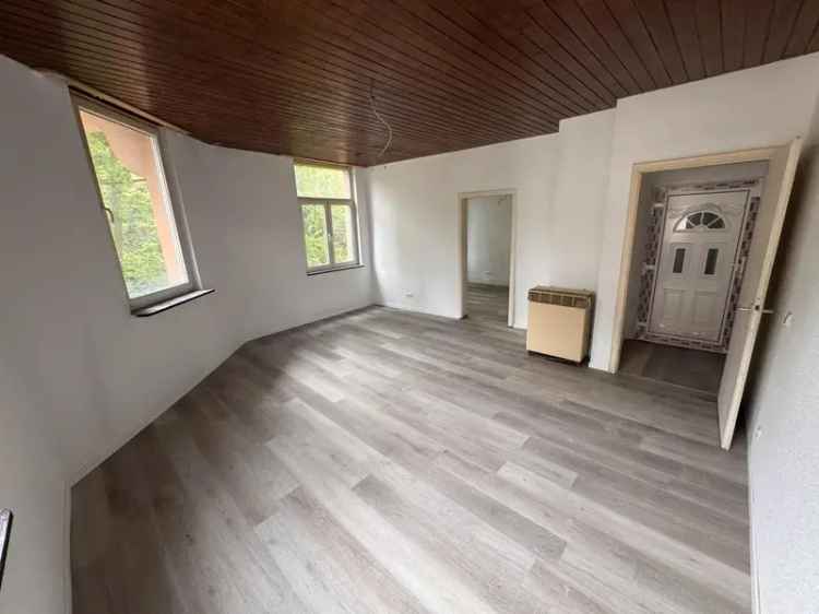 Frisch renovierte 4-Zimmer-Wohnung für Großfamilie