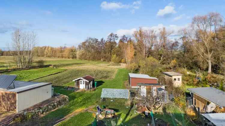 Idyllisches EFH mit Einliegerwohnung, großem Grundstück, Terrasse und 4 Garagen in Milzau 