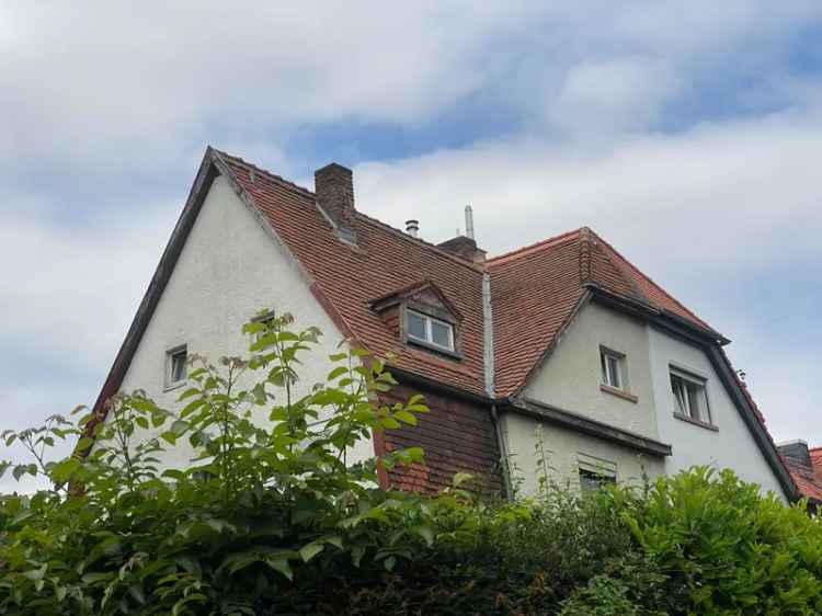 Großes Zweifamilienhaus in Frankfurt Niederursel