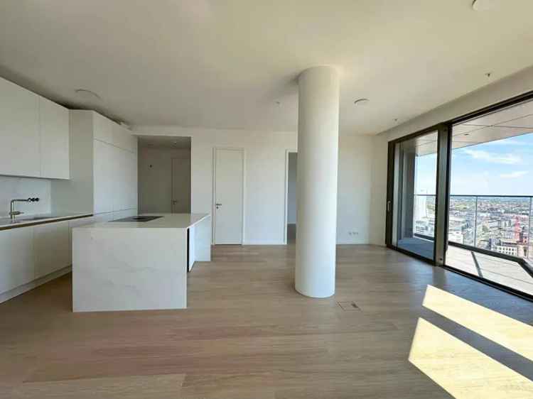 FOUR: 2-Zimmer Wohnung mit spektakulärem Ausblick auf den Main/ Sachenhausen