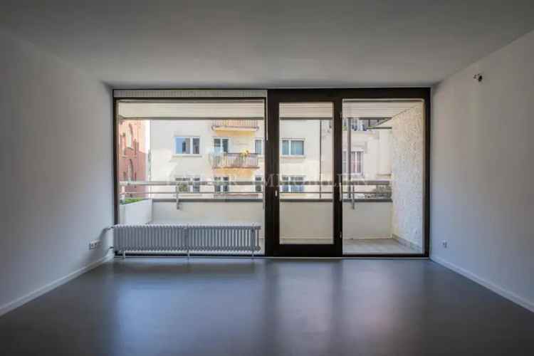 Modernisierte Zwei-Zimmer-Wohnung mit zwei Balkonen im angesagten Lehenviertel