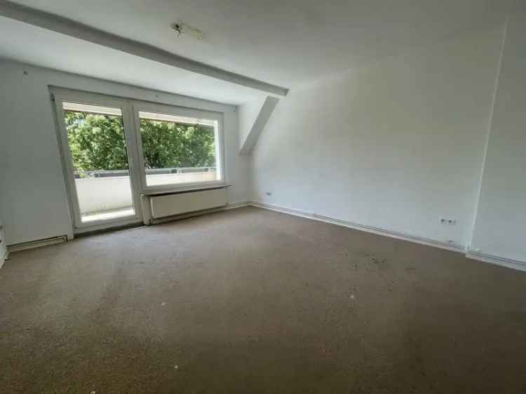 4-Zimmer-Dachgeschosswohnung in ruhigem MFH frei! 