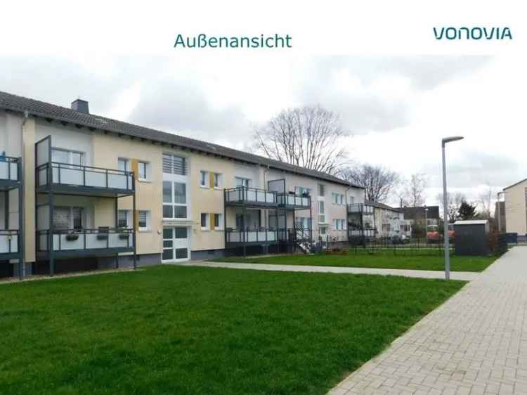 Ankommen, einziehen & wohlfühlen - renovierte 3,5-Raum-Wohnung mit Balkon.