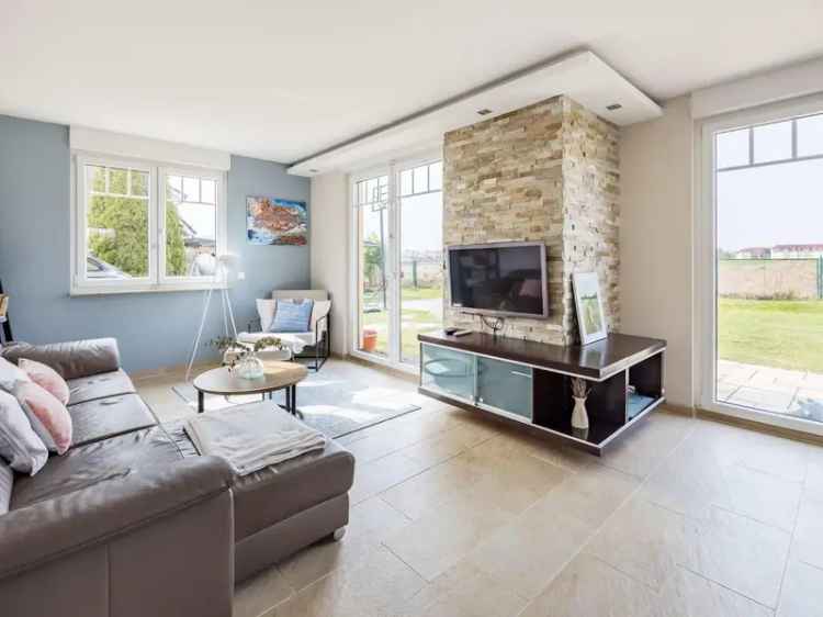 Landliebe trifft auf Familienglück – Weitblick, Designküche & mediterraner Gartencharme