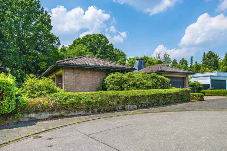 Walmdachbungalow Leverkusen - 6 Schlafzimmer, Doppelgarage, 1516m² Grundstück