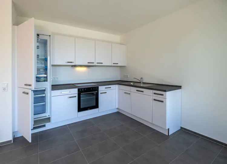 Geräumige 4-Zimmer-Wohnung mit zwei Bädern und Loggia – WG-geeignet