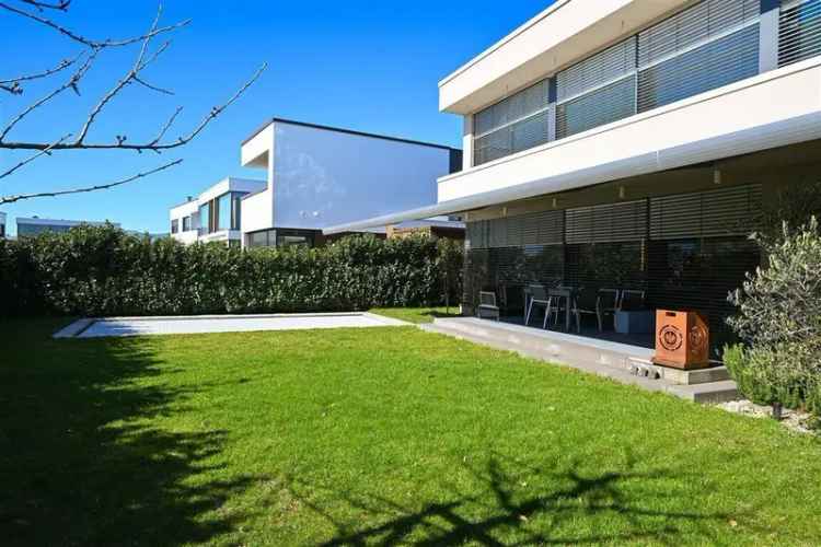 Exklusive „Villa hoch 3“ mit Pool in Bestlage Riedberg Westflügel zur Anmietung