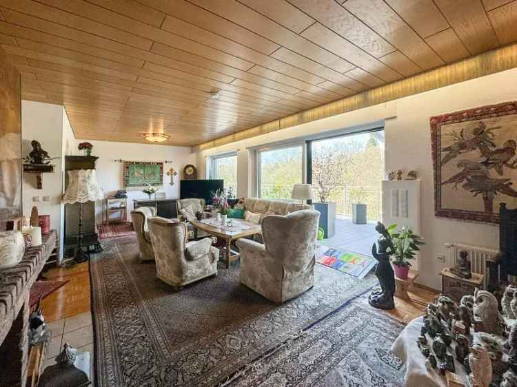 Vier-Parteienhaus mit XXL-Eigentümerwohnung