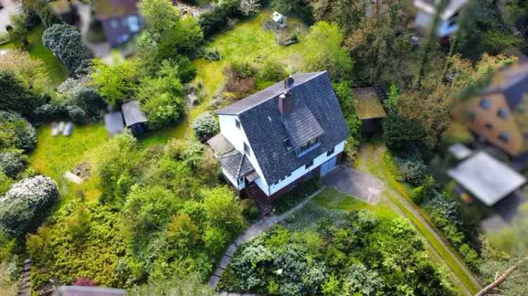 Zweifamilienhaus am Waldrand mit großem Grundstück