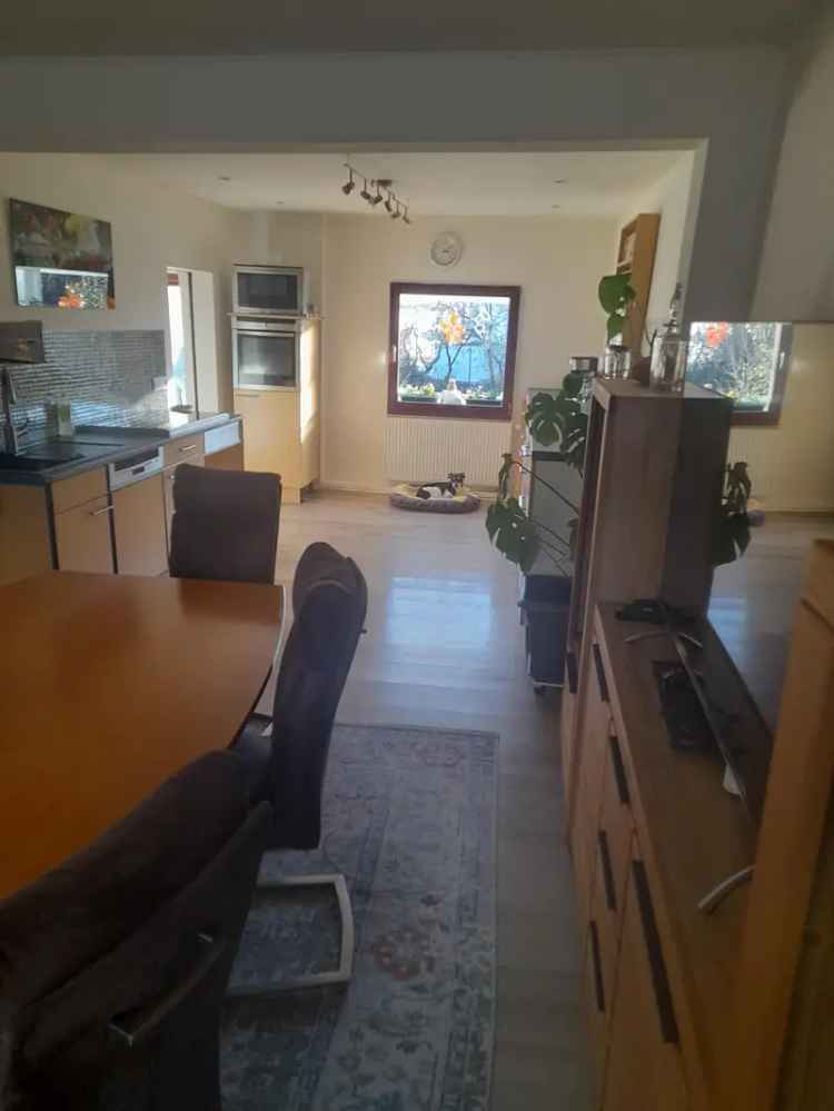 Einfamilienhaus 6 Zimmer ca. 130 qm Wohnfläche mit Balkon und Terrasse