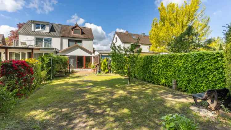 Attraktive Doppelhaushälfte mit Wintergarten, Garage und EBK im Herzen von Schenefeld

