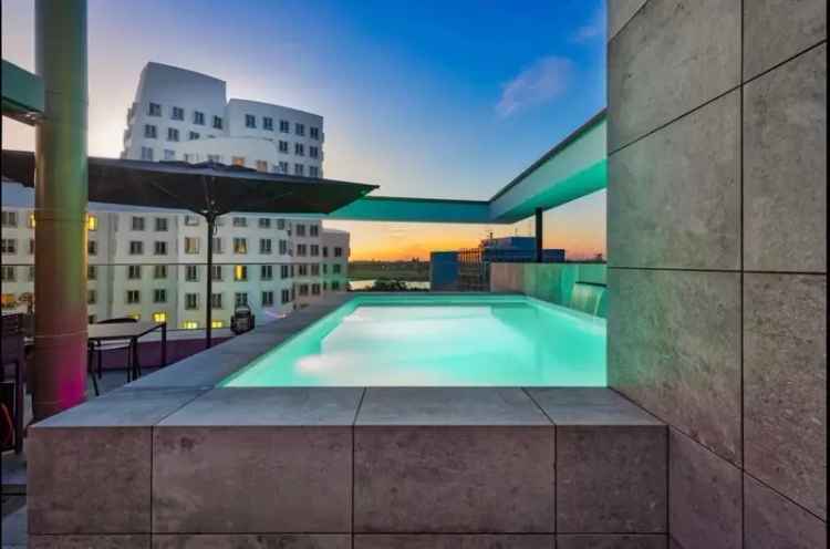 Exklusive Penthousewohnung  mit hochwertiger Vollmöblierung und Dachterrassenpool in Düsseldorf