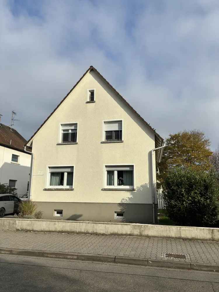 Attraktives, freistehendes 2-Familienhaus auf großem Grundstück