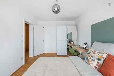 Wohnung (29.78 m²) zur Miete in München (MUC Apotheke, Tübinger Straße 3, 80686 Munich, Germany) - immosurf.de