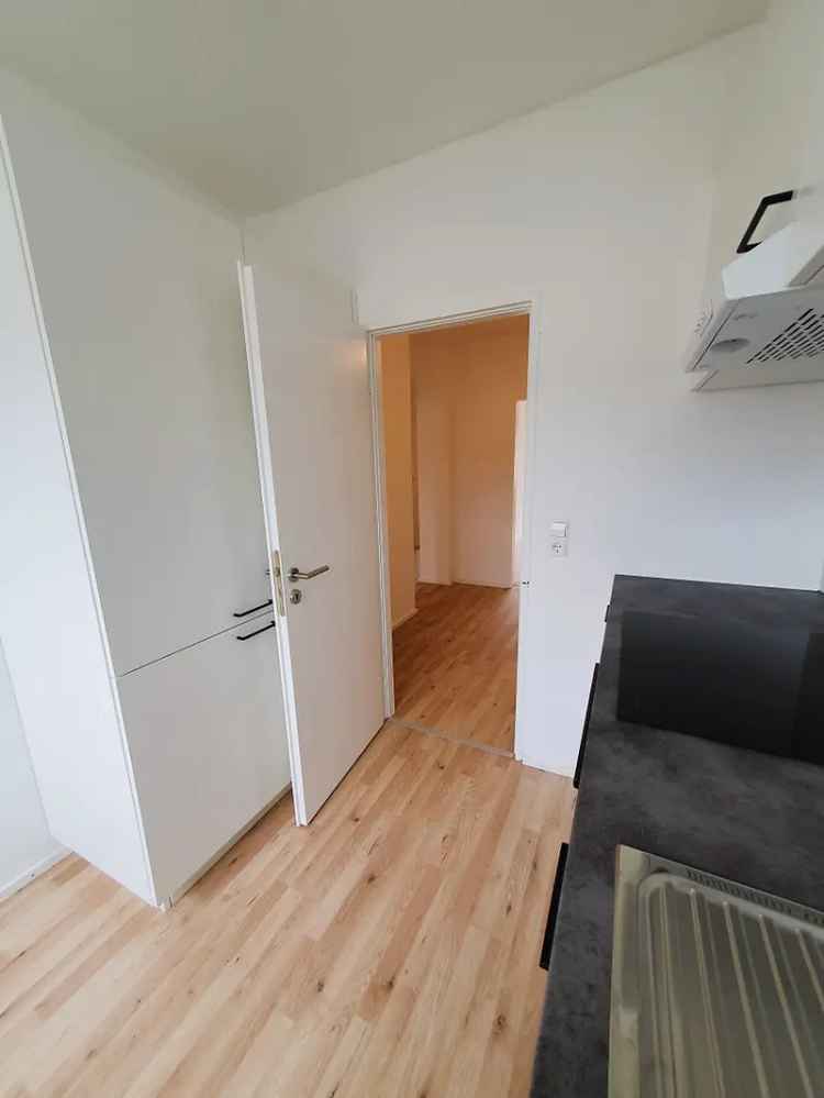 Modernisierte 3-Zimmer-Wohnung mit Balkon & Aufzug – Ruhig, zentral und sofort bezugsfrei!