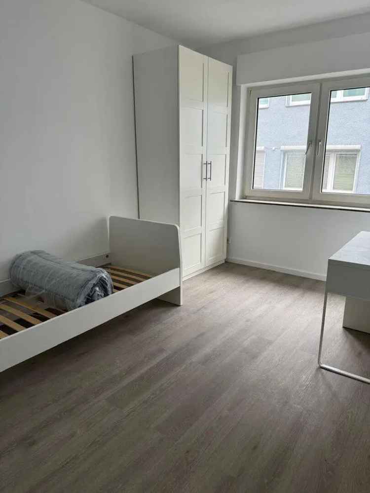 Vollmöblierte, WG geeignete, kernsanierte 3 Zimmer Wohnung