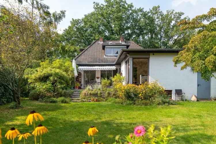 Idyllisches Einfamilienhaus in Hamburg mit Charme aus den 50er Jahren