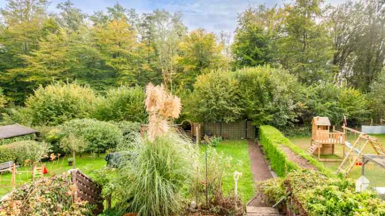 Ansehnliches Reihenendhaus mit sonniger Terrasse und viel Platz für die ganze Familie