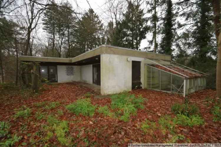 Großer Bungalow mit riesigem Baugrundstück wartet wachgeküsst zu werden !