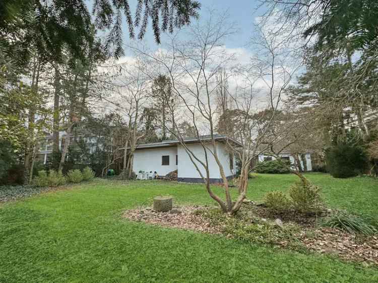 Absolute Rarität! Bestlage in Schmargendorf am Messelpark! Grundstück mit Bungalow auf ca. 1.798 m²