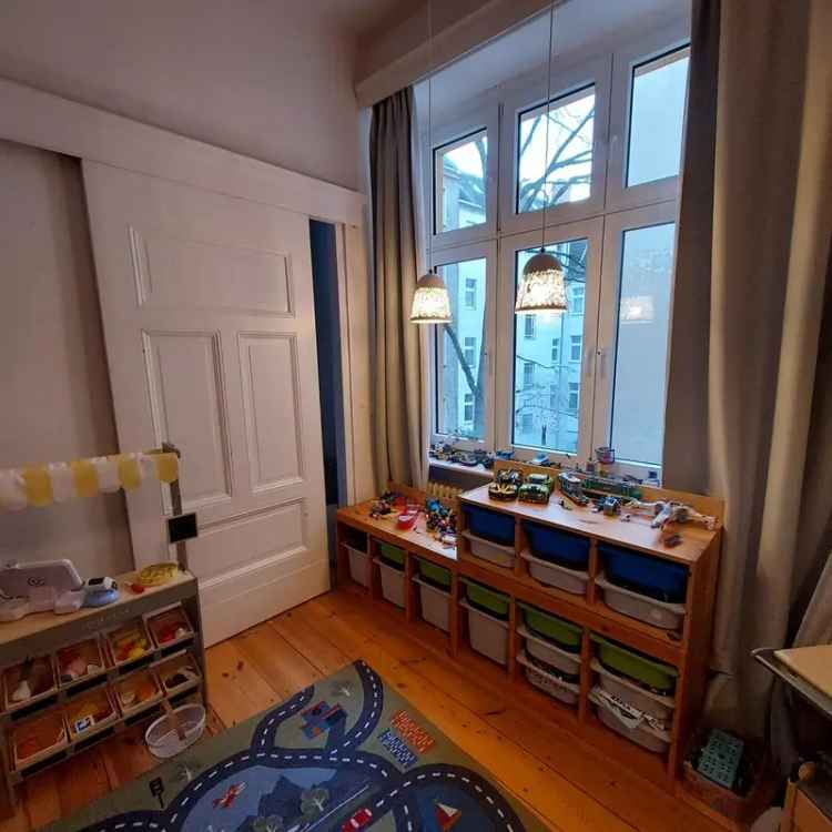 Mieten einer Wohnung in Neukölln mit Balkon und Stuckdecke