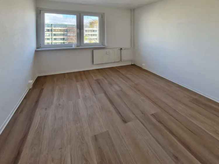 Familien willkommen in dieser schönen 4-Zimmer-Wohnung mit Balkon!