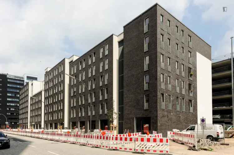 Einbettzimmer in 4-Schlafzimmer Wohnung