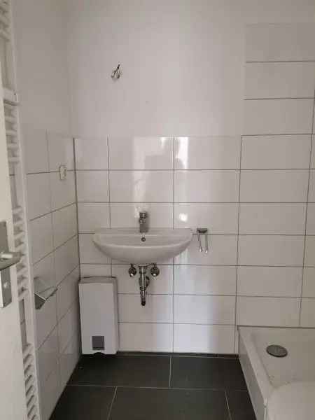 3 Zimmer Wohnung EG Balkon Neu Saniert Selbstzahler