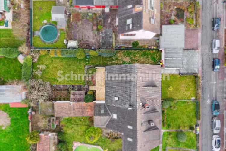 Dreifamilienhaus mit Garten und Garagen in Erbpacht