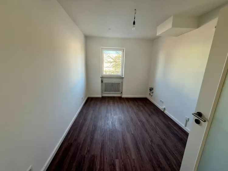 Großzügige 2-Zimmer Wohnung - 2.150,00 EUR Kaltmiete, ca.  127,00 m² Wohnfläche