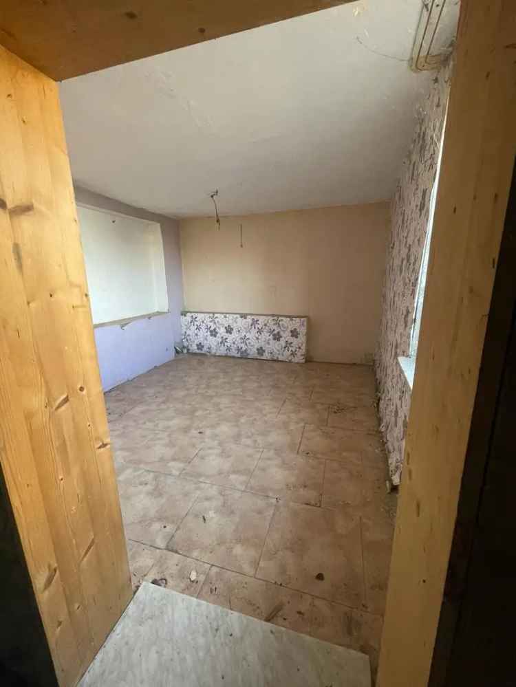 Denkmalgeschütztes renovierungsbedürftige Einfamilienhaus in Knautnaundorf – Leipzig zu verkaufen.