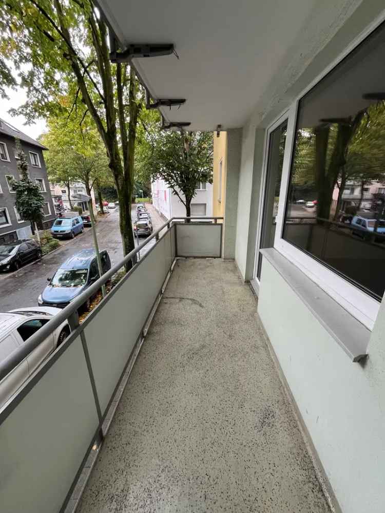 schöne 2,5 Zimmer Wohnung am Gervinuspark