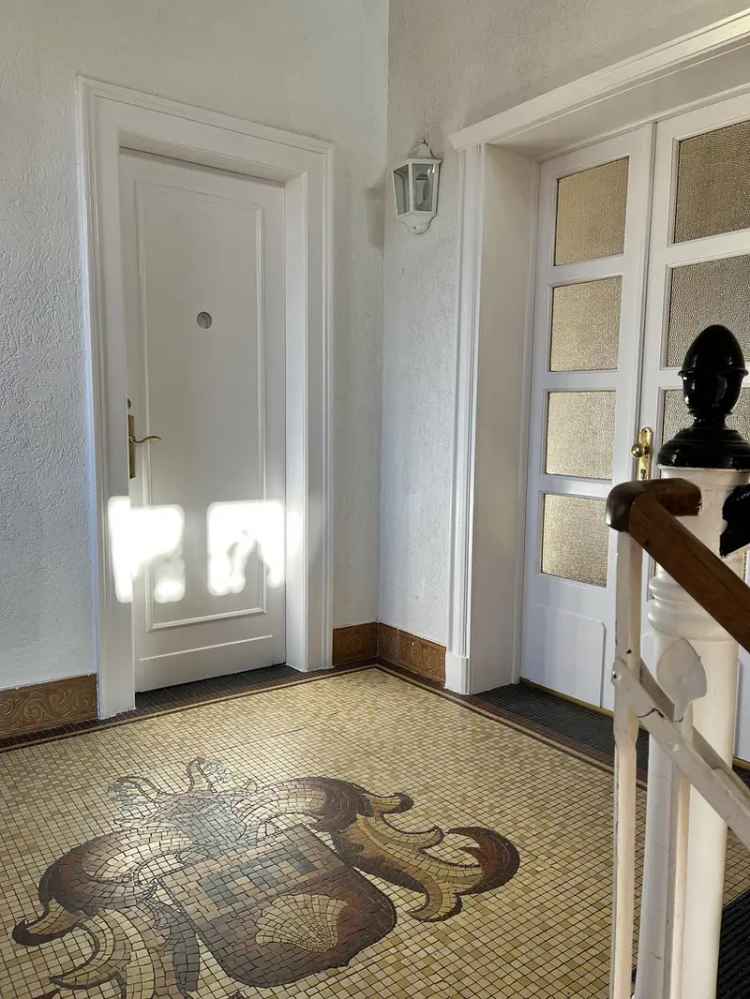 *** Herrschaftliche Altbauwohnung mit großer Terrasse und Garten ***