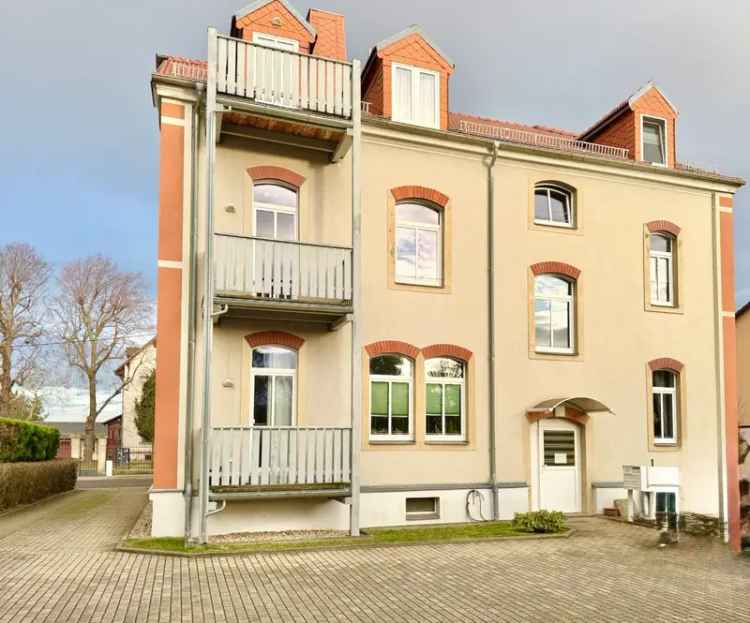 Naturnahe & sonnige Etagenwohnung mit Südbalkon, Eckbadewanne & Stellplatz!