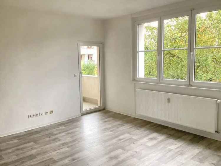 Frisch renoviert: WG-geeignete 3-Zimmer-Wohnung mit Balkon!