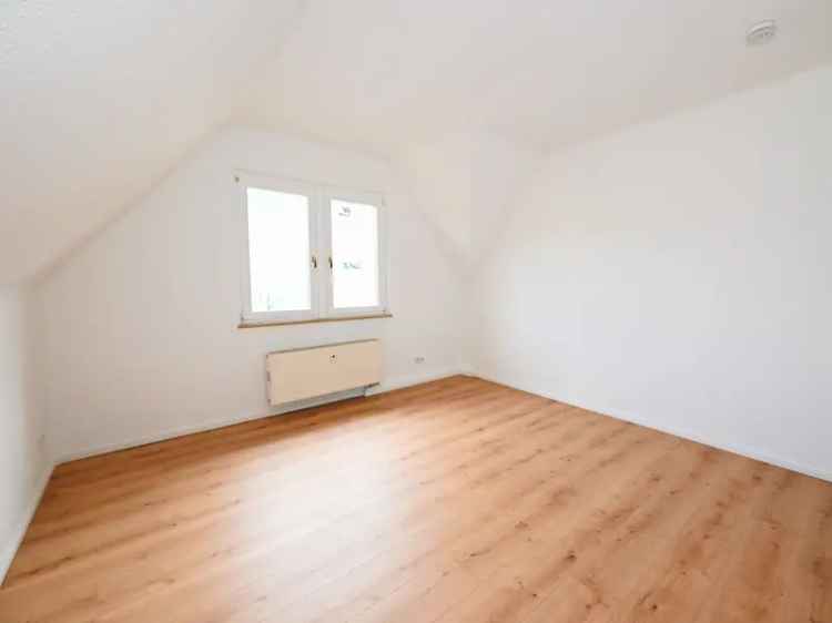 Altbauwohnung 2 Zimmer 68m² Bezugsfrei Saniert