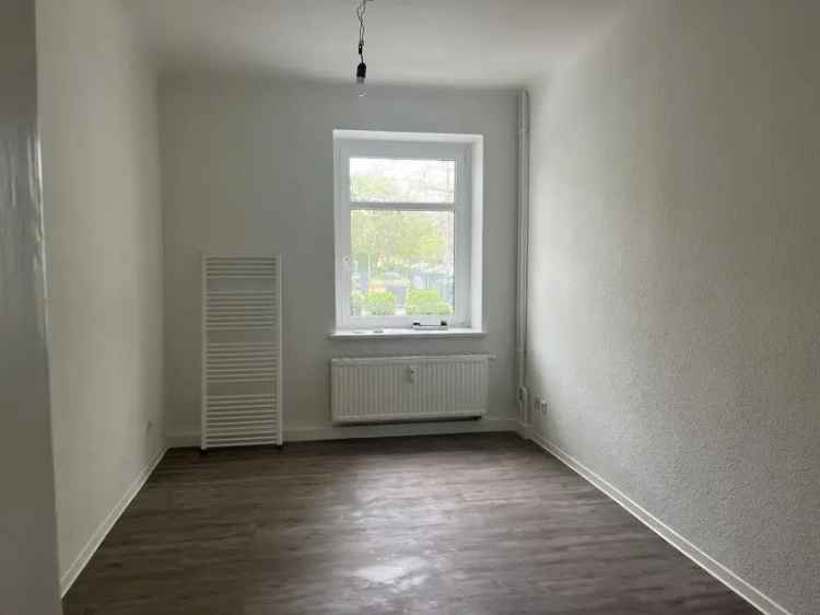 Hereinspaziert-frisch renovierte Wohnung mit Wohnküche!