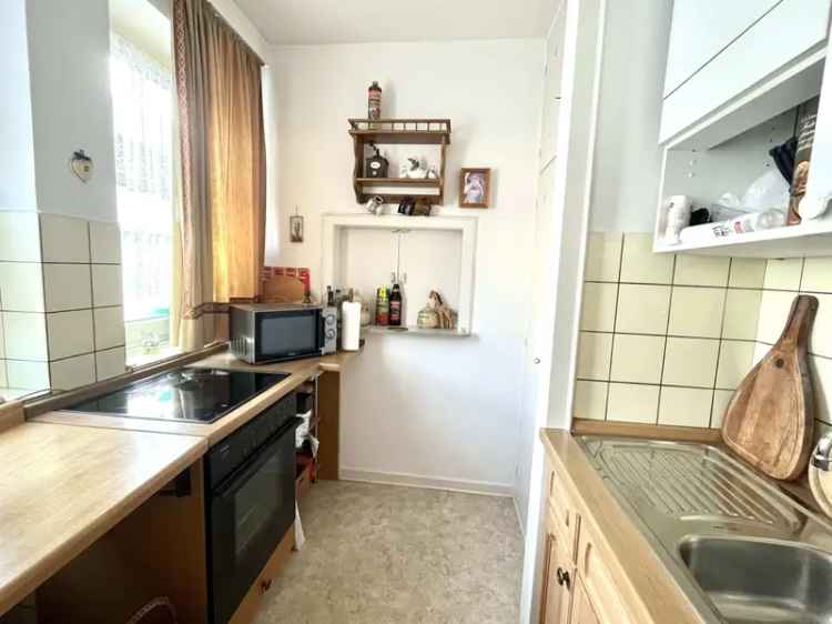 Helle 2-Zimmerwohnung mit Mansardenzimmer im Dachgeschoss und Garage
