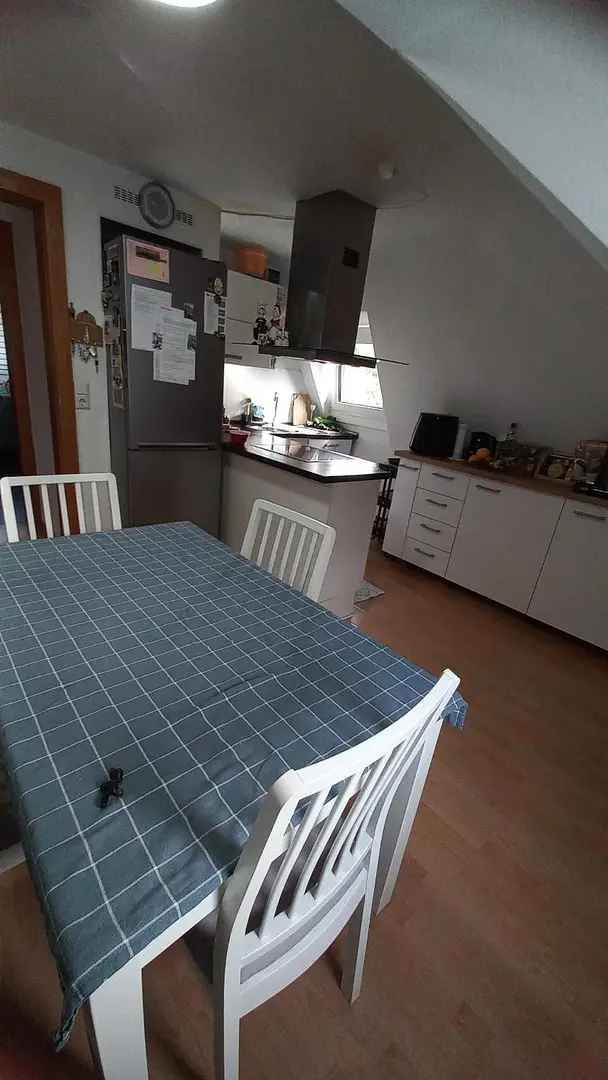 3 Zimmer DG Wohnung Garten Einbauk
