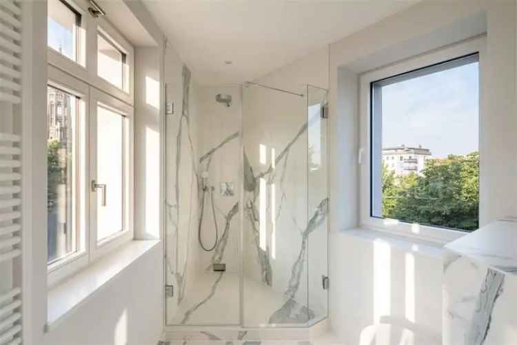 Am Weinberkspark: Altbauwohnung mit Parkside-Loggia – vermietet