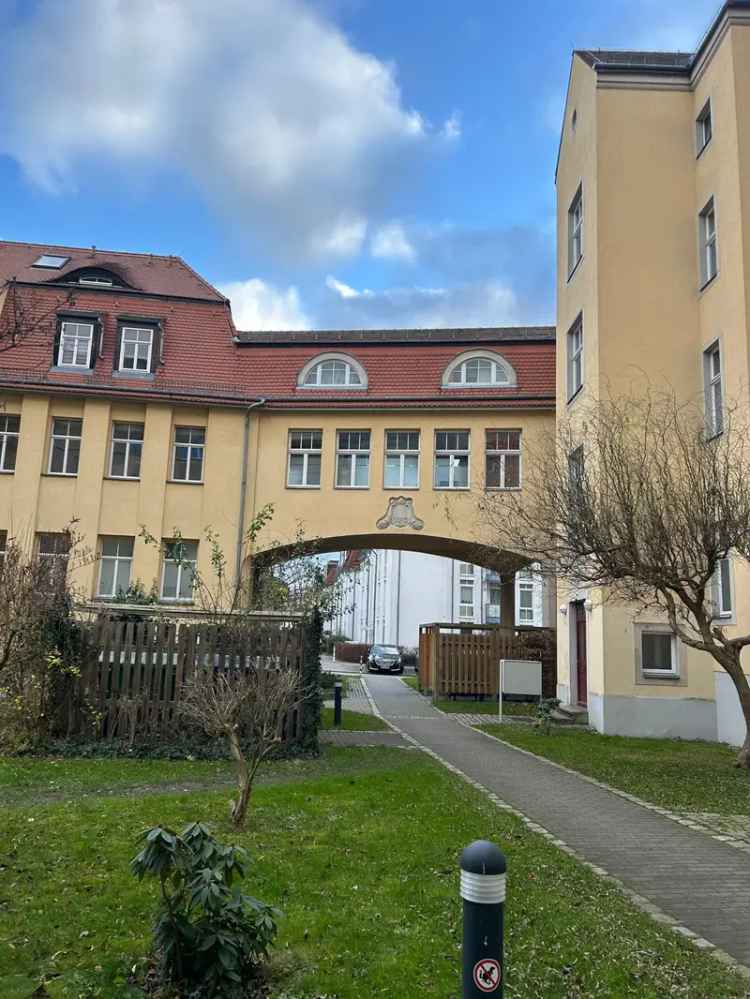 Bezugsfreie 2-Zimmerwohnung mit Elbblick im Denkmalschutz