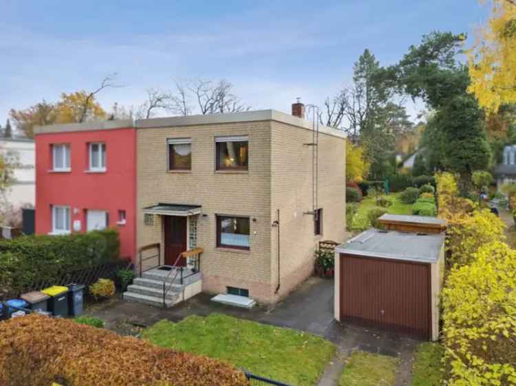 Voll verklinkerte Doppelhaushälfte mit Garage, Keller und schönem Garten in Berlin-Kladow