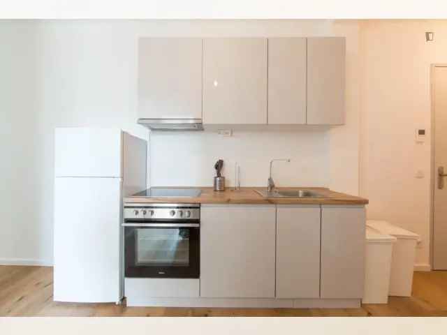 Doppelzimmer in 3-Schlafzimmer Wohnung