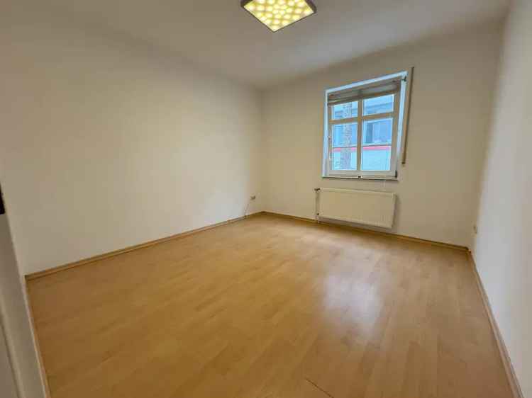 Große Erdgeschoßwohnung mit Terrasse