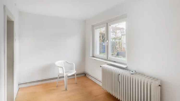 Zweifamilienhaus mit Renovierungspotenzial Gro
er Garten